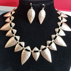 NEW Gold Plated Hammered Metal Spike Tribal Arrowhead Choker Necklace Set